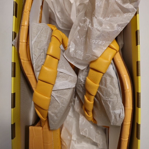 Sandals - Picture 3 of 8